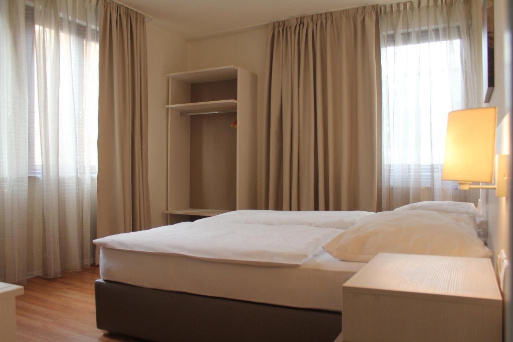 Hotel Centro Stuttgart Bagian luar foto