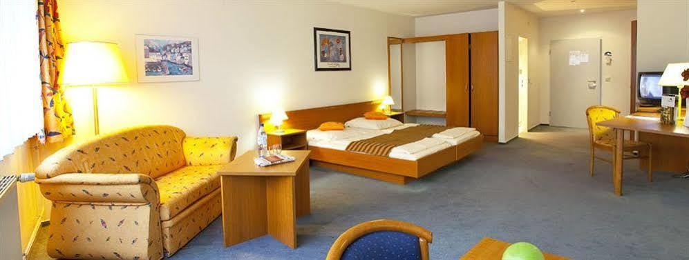 Hotel Centro Stuttgart Bagian luar foto
